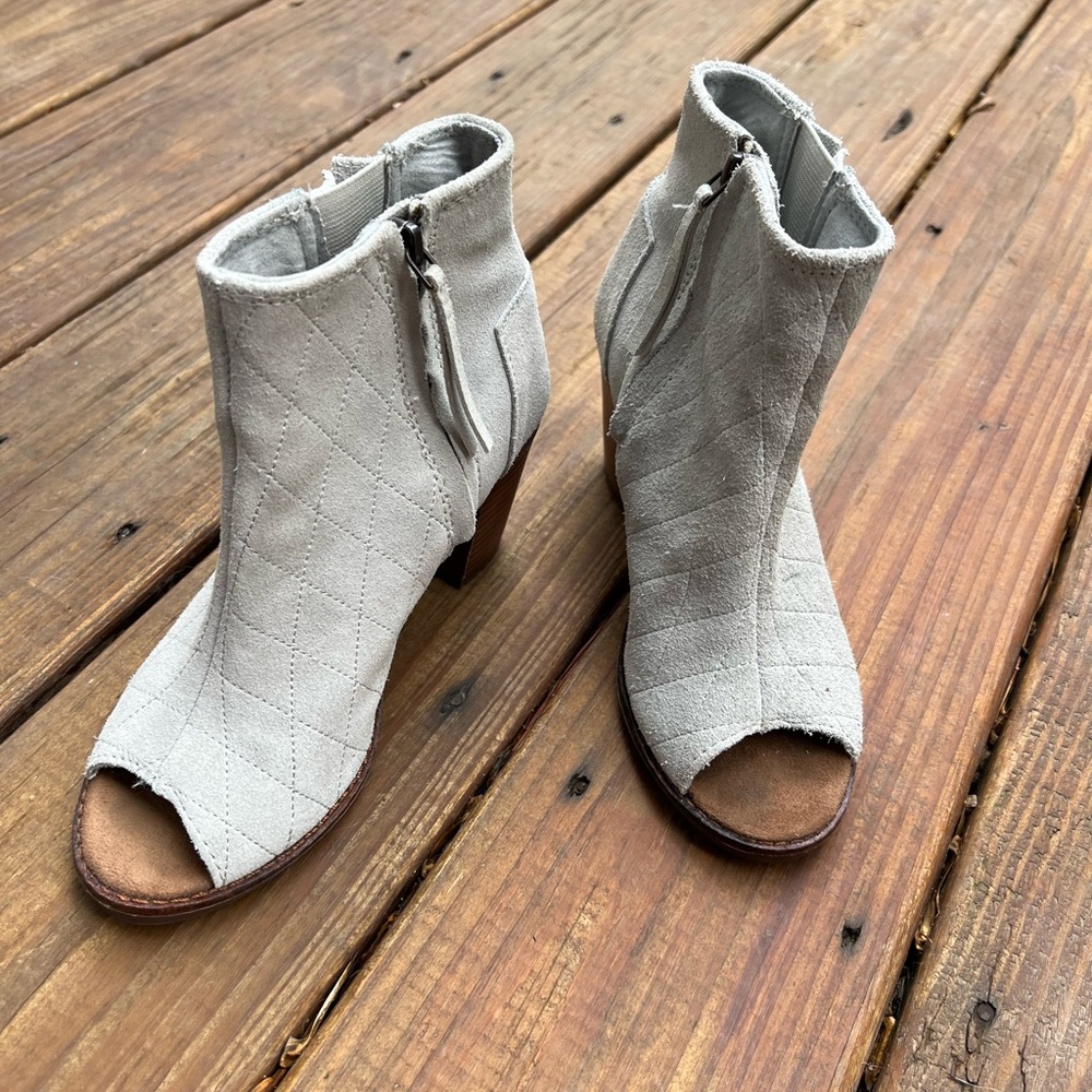TOMS sandals
